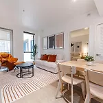 Stylish 2Bdr & 2Bth - 15 Mins Walk To The Beach!