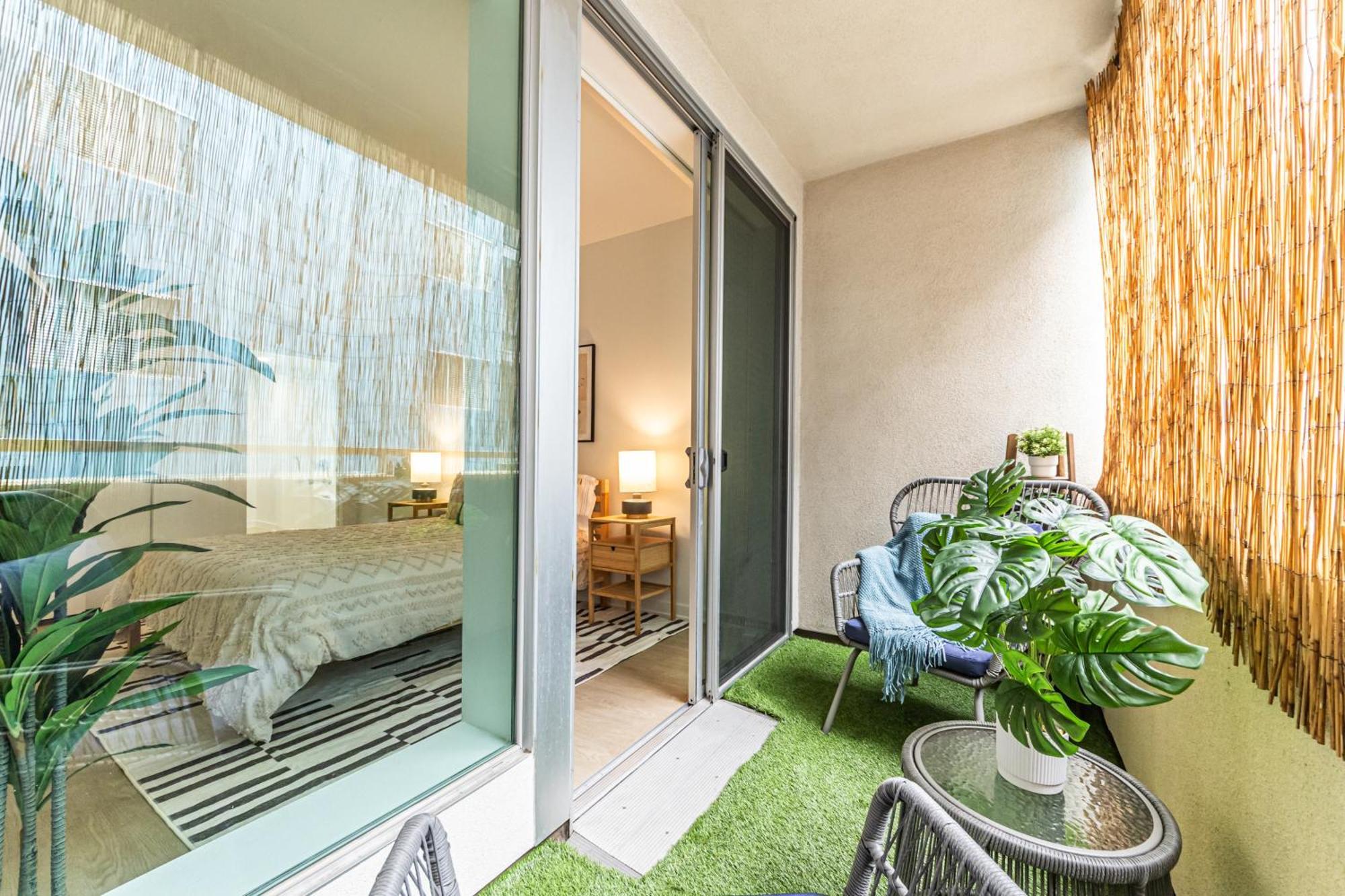 Apartment Stylish 2bdr & 2bth - 15 Mins Walk To The Beach! Los Angeles